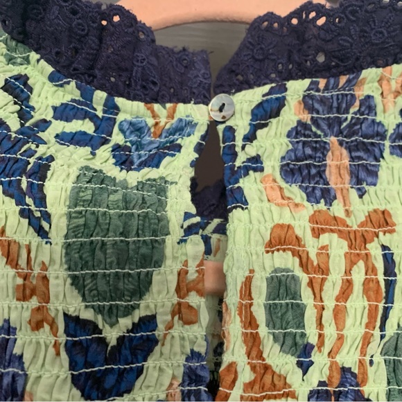 Women’s Farm Rio keyhole Ruffle Top Sz Med - Picture 3 of 12